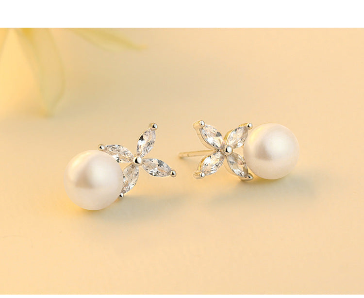 Elegant Four-Leaf Marquise Cluste Clover Pearl Stud Earrings