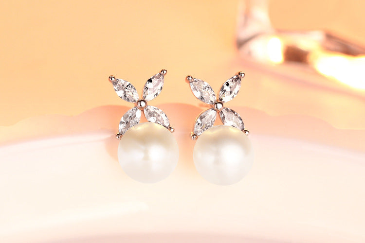 Elegant Four-Leaf Marquise Cluste Clover Pearl Stud Earrings