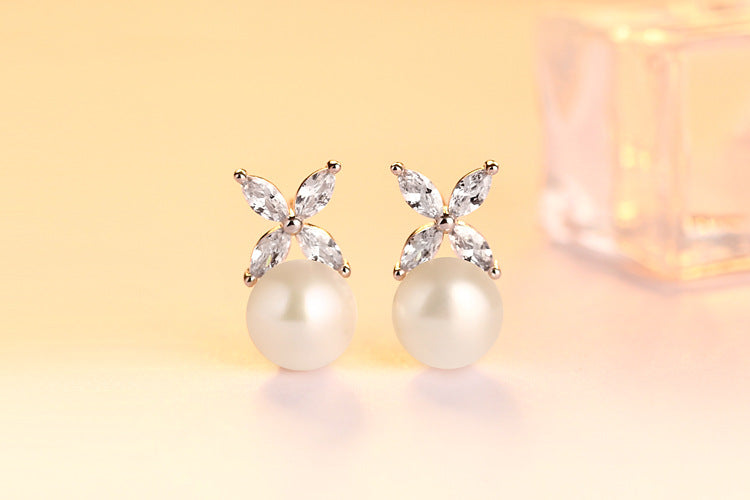 Elegant Four-Leaf Marquise Cluste Clover Pearl Stud Earrings