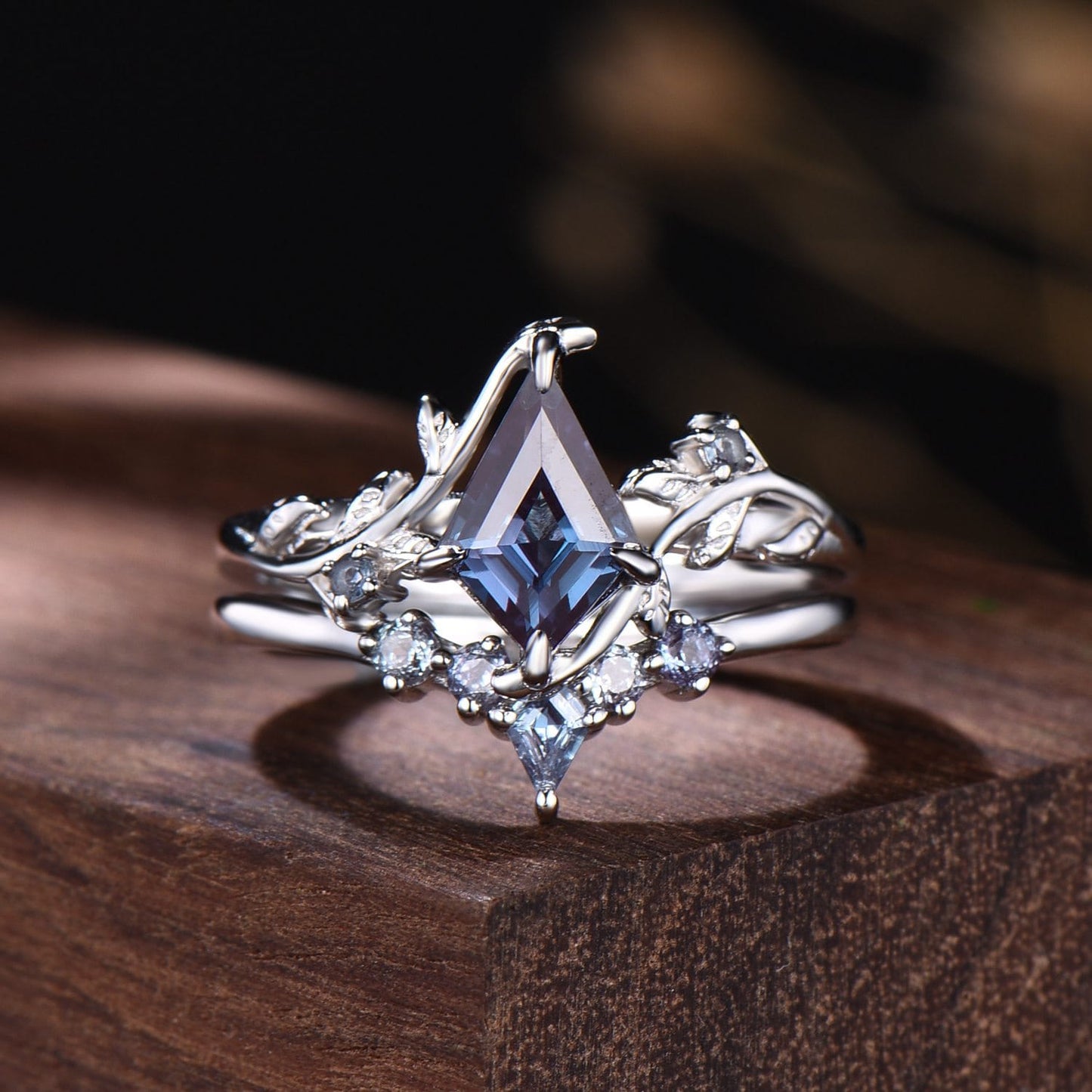 Fairy Tale Vine Alexandrite Ring Set | Nature Inspired Kite Color Change Gemstone Bridal Ring Set