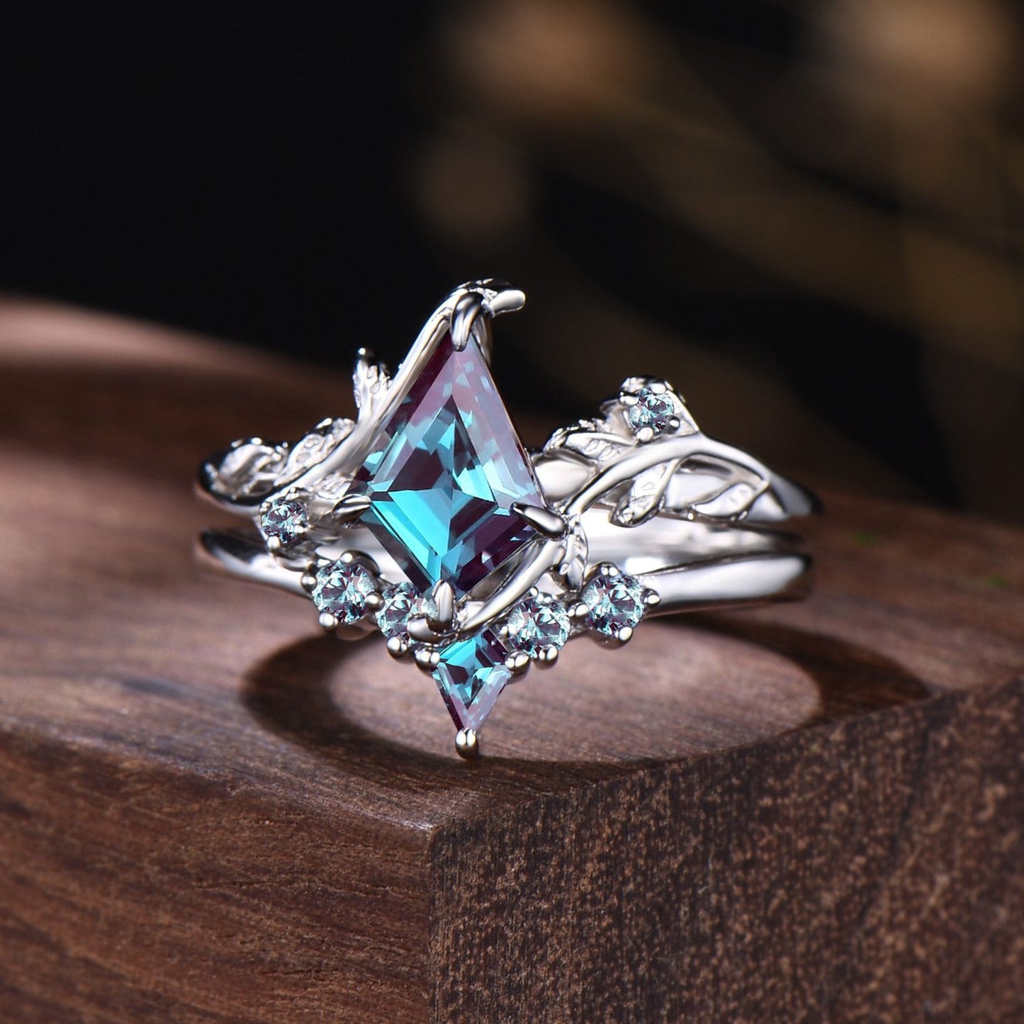 Fairy Tale Vine Alexandrite Ring Set | Nature Inspired Kite Color Change Gemstone Bridal Ring Set