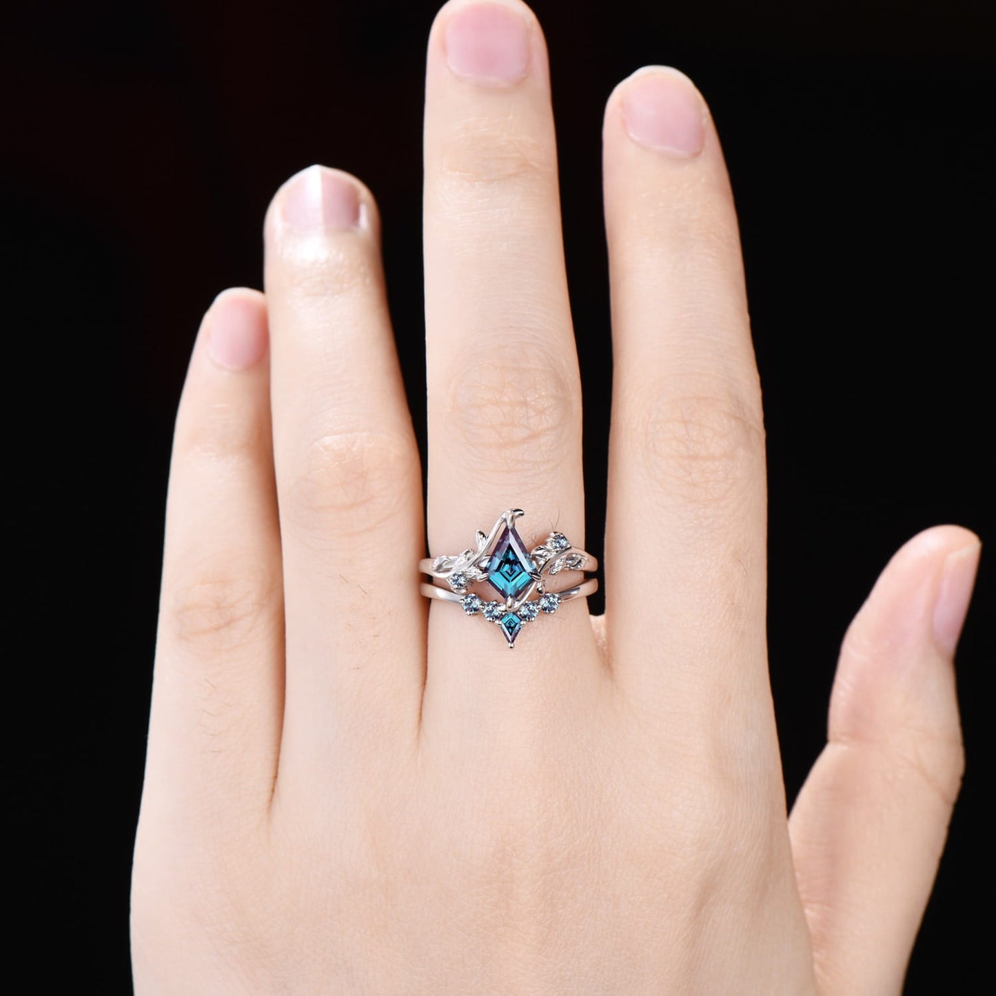 Fairy Tale Vine Alexandrite Ring Set | Nature Inspired Kite Color Change Gemstone Bridal Ring Set