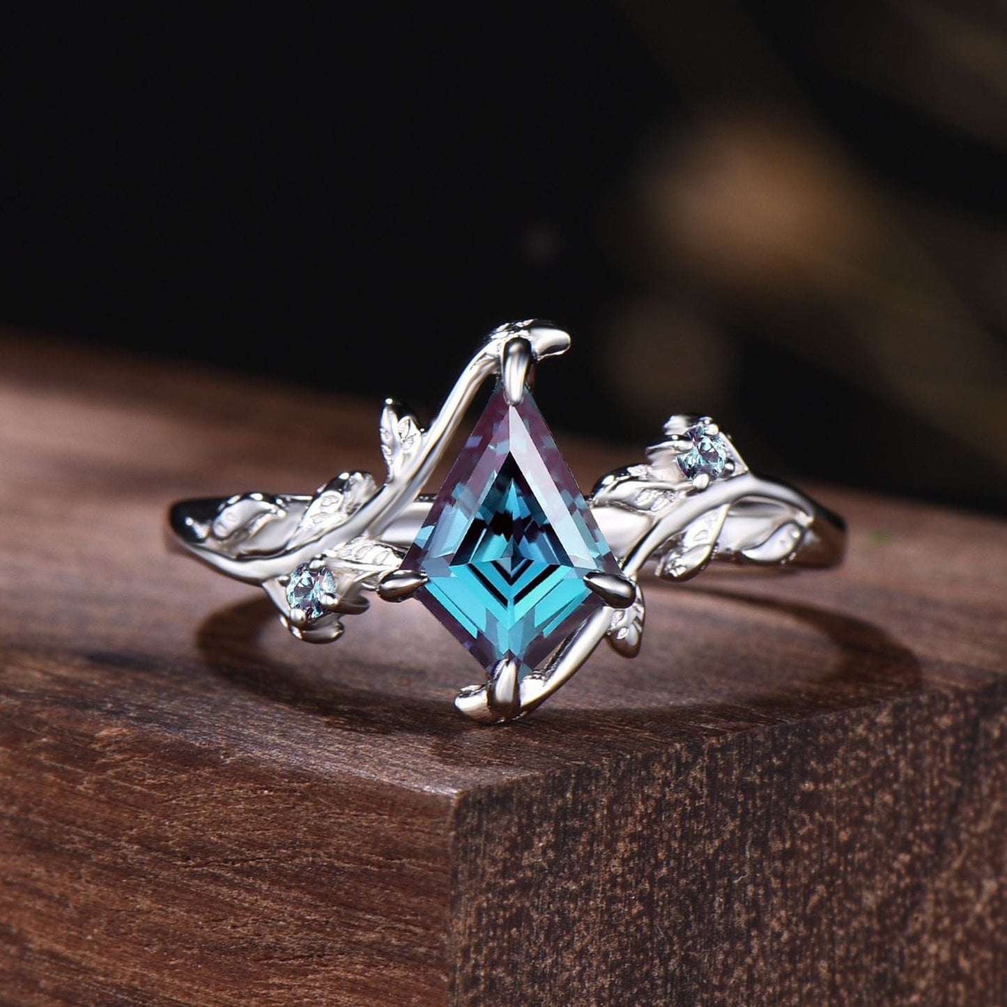 Fairy Tale Vine Alexandrite Ring Set | Nature Inspired Kite Color Change Gemstone Bridal Ring Set