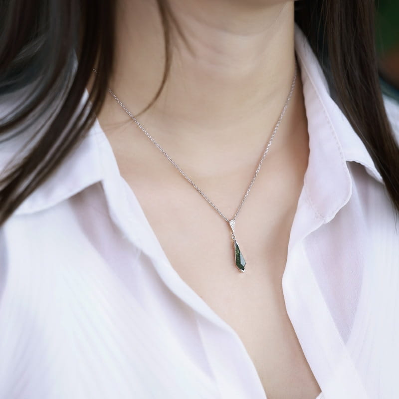 The Aurora Kite-Cut Green Moss Agate Necklace